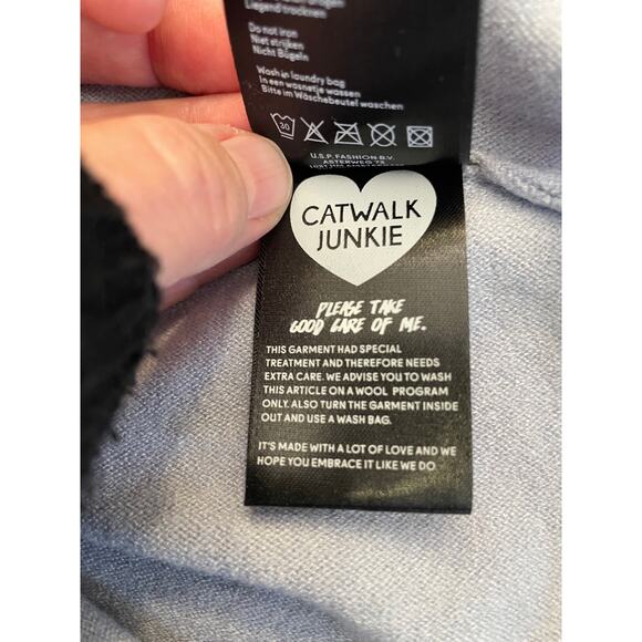Catwalk Junkie Batwing Sweater - Size M - Very Soft! - Picture 10 of 10